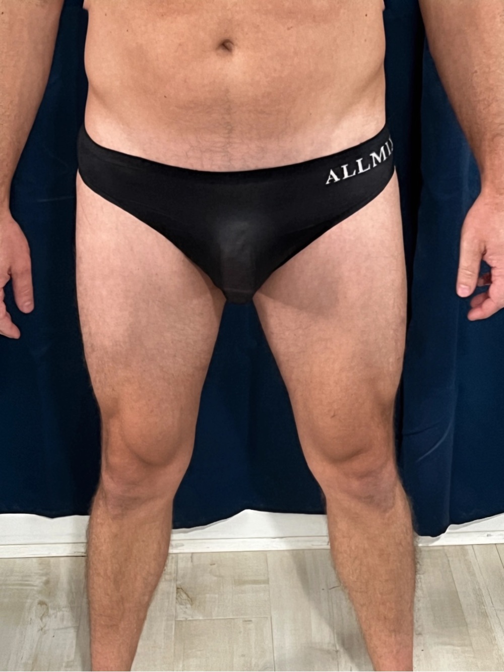 Men’s seamless black thong NWOT - Picture 2 of 4